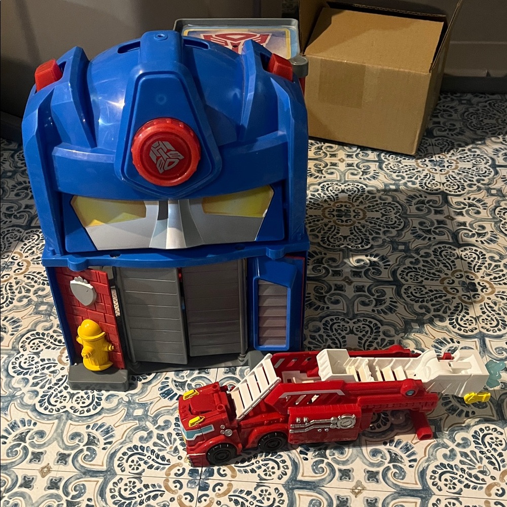 Transformers Rescue Bots Optimus Prime Fire Station